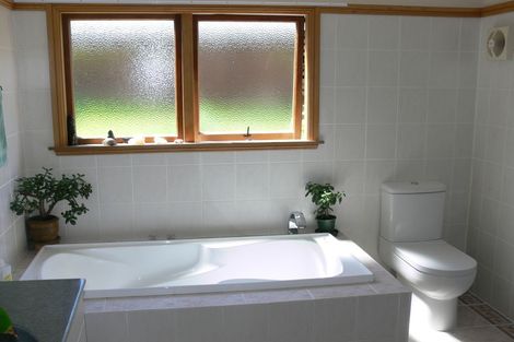 Photo of property in 91 Yorke Road, Haruru, 0204