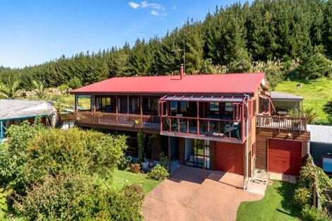 Photo of property in 124 Titiro Place, Onemana, Whangamata, 3691