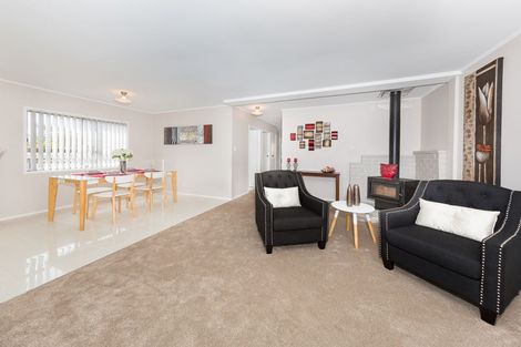 Photo of property in 97 Hyperion Drive, Randwick Park, Auckland, 2105