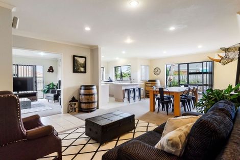 Photo of property in 6 Cathcart Close, Pukekohe, 2120