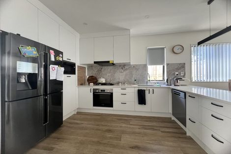 Photo of property in 5b Notre Dame Way, Albany, Auckland, 0632