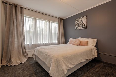 Photo of property in 1 Athlone Place, Hokowhitu, Palmerston North, 4410