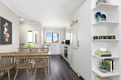 Photo of property in 8 Kawapani Lane, Kumeu, 0810