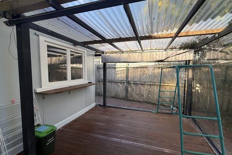 Photo of property in 1/76 Kaurilands Road, Titirangi, Auckland, 0604