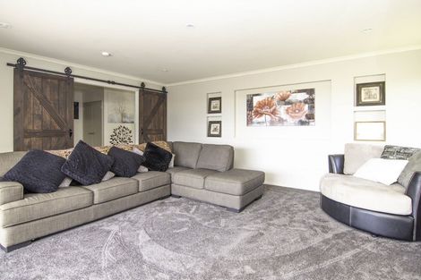 Photo of property in 119 Pacific Drive, Fitzherbert, Palmerston North, 4410