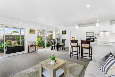 Photo of property in 10 Waitaha Close, Orewa, 0931