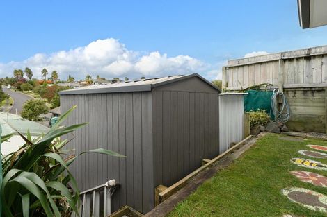 Photo of property in 32 Fairfax Crescent, Pyes Pa, Tauranga, 3112