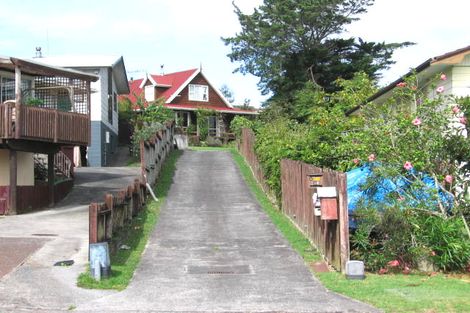 Photo of property in 2/16 Waari Avenue, Sunnyvale, Auckland, 0612