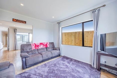 Photo of property in 26 Paihere Street, Huapai, Kumeu, 0810