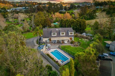 Photo of property in 15a Whangaparaoa Road, Red Beach, 0932