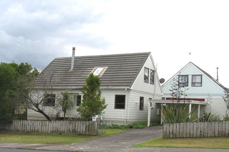 Photo of property in 12 West Harbour Drive, West Harbour, Auckland, 0618