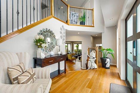 Photo of property in 16 Mural Place, Greenhithe, Auckland, 0632