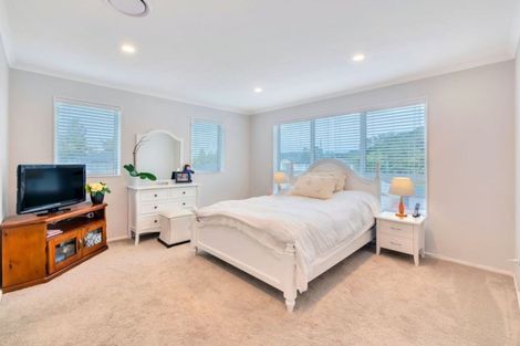 Photo of property in 51 Admirals Court Drive, Greenhithe, Auckland, 0632