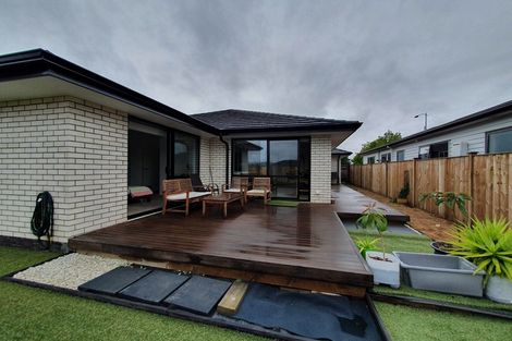 Photo of property in 65 Nobilo Road, Kumeu, 0810