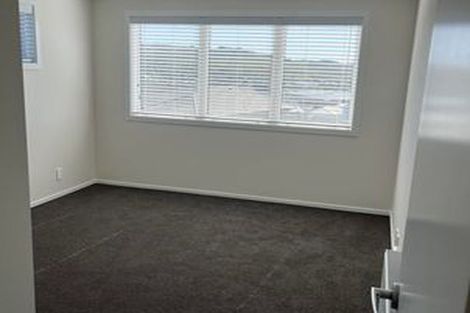 Photo of property in 115a Queen Charlotte Drive, Aotea, Porirua, 5024