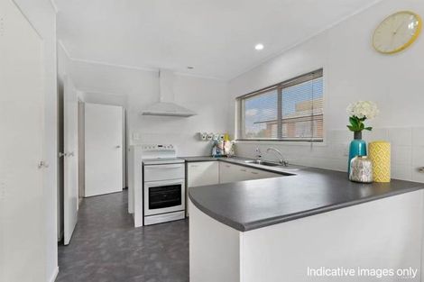 Photo of property in 1/31 Borrowdace Avenue, Botany Downs, Auckland, 2010