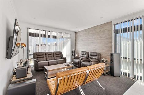 Photo of property in 143 Grove Road, Papakura, 2110