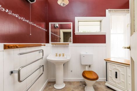 Photo of property in 30 Rhodes Street, Waimate, 7924