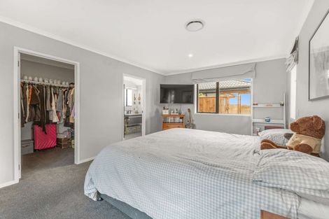 Photo of property in 2 Atutahi Street, Hurdon, New Plymouth, 4310