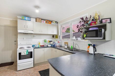 Photo of property in 2 Nogat Avenue, Papatoetoe, Auckland, 2025