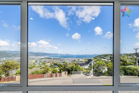 Photo of property in 2 Poto Road, Normandale, Lower Hutt, 5010