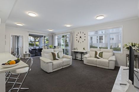 Photo of property in 90 Panorama Heights, Orewa, 0931