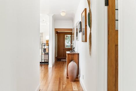 Photo of property in 60 Glen Road, Kelburn, Wellington, 6012