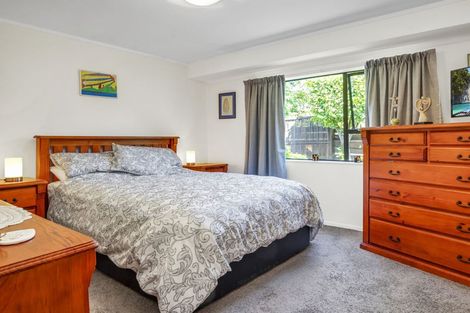 Photo of property in 21a Rosebank Grove, Waikanae, 5036