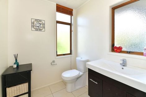 Photo of property in 2/23 Commodore Parry Road, Castor Bay, Auckland, 0620