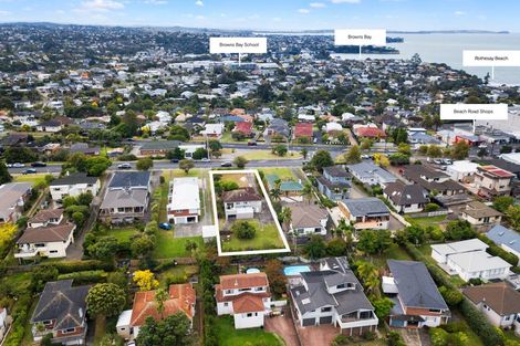 Photo of property in 16 Knights Road, Rothesay Bay, Auckland, 0630