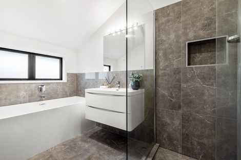 Photo of property in 1/33 Masterton Road, Rothesay Bay, Auckland, 0630