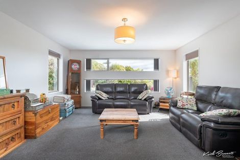 Photo of property in 63 Mount Marua Way, Timberlea, Upper Hutt, 5018