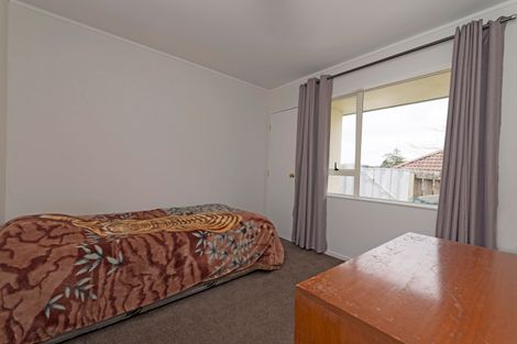 Photo of property in 15 Cretian Crescent, Henderson, Auckland, 0612