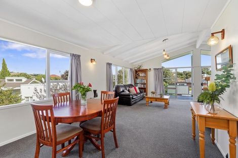 Photo of property in 7 Cherry Grove, Strathmore Park, Wellington, 6022