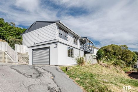 Photo of property in 44 Colchester Crescent, Newlands, Wellington, 6037