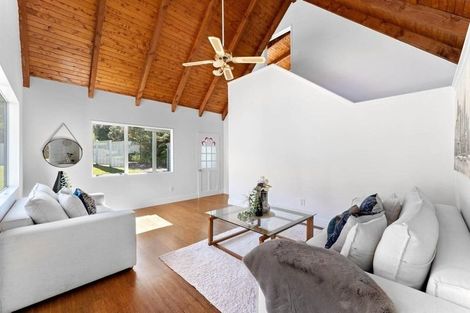 Photo of property in 28 Emlyn Place, Torbay, Auckland, 0630