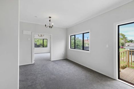 Photo of property in 5 Waiari Road, Conifer Grove, Takanini, 2112