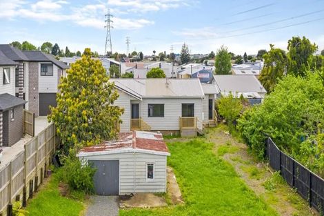 Photo of property in 5 Waiari Road, Conifer Grove, Takanini, 2112