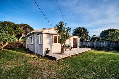 Photo of property in 18 Ngaio Street, Otaki Beach, Otaki, 5512