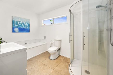 Photo of property in 1 Seagers Close, Kinloch, Taupo, 3377