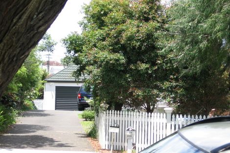 Photo of property in 24 Raymond Street, Point Chevalier, Auckland, 1022