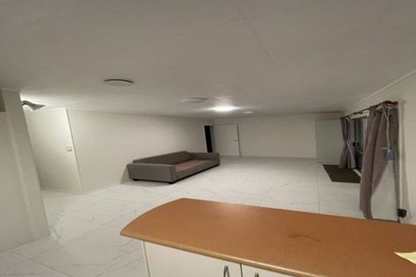 Photo of property in 17 Theban Place, Totara Vale, Auckland, 0629