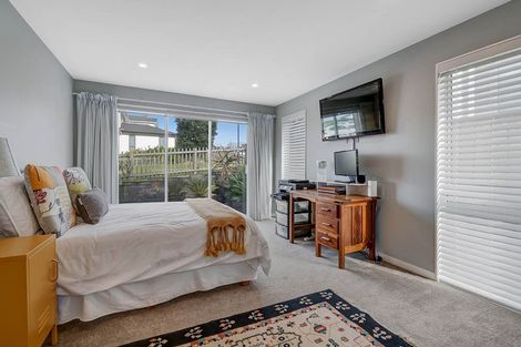 Photo of property in 125 Godfrey Drive, Orewa, 0931