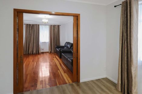 Photo of property in 22 Victory Crescent, Tawa, Wellington, 5028