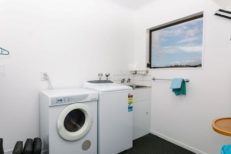 Photo of property in 77120a State Highway 2, Dannevirke, 4977