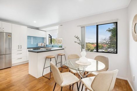 Photo of property in 2/14 Valecrest Place, Bayview, Auckland, 0629