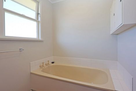 Photo of property in 43 Tamar Street, South Hill, Oamaru, 9400