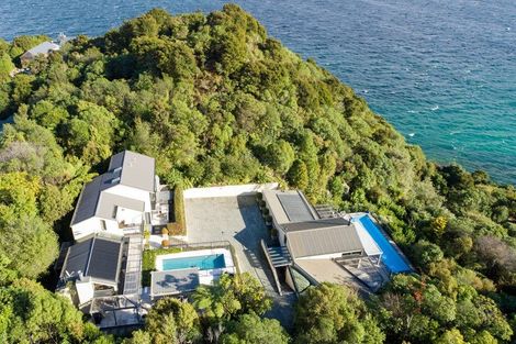 Photo of property in 24 Whakamoenga Point, Acacia Bay, Taupo, 3385