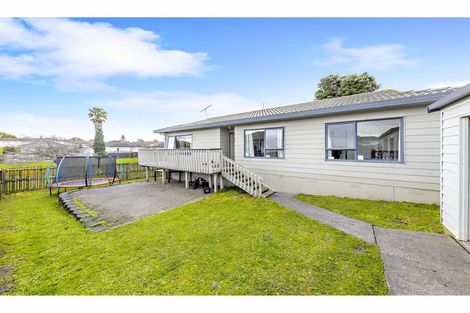 Photo of property in 2/73 Etherton Drive, Weymouth, Auckland, 2103