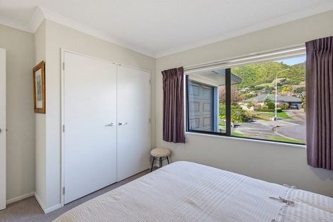 Photo of property in 4 Balmerino Grove, Waikanae, 5036